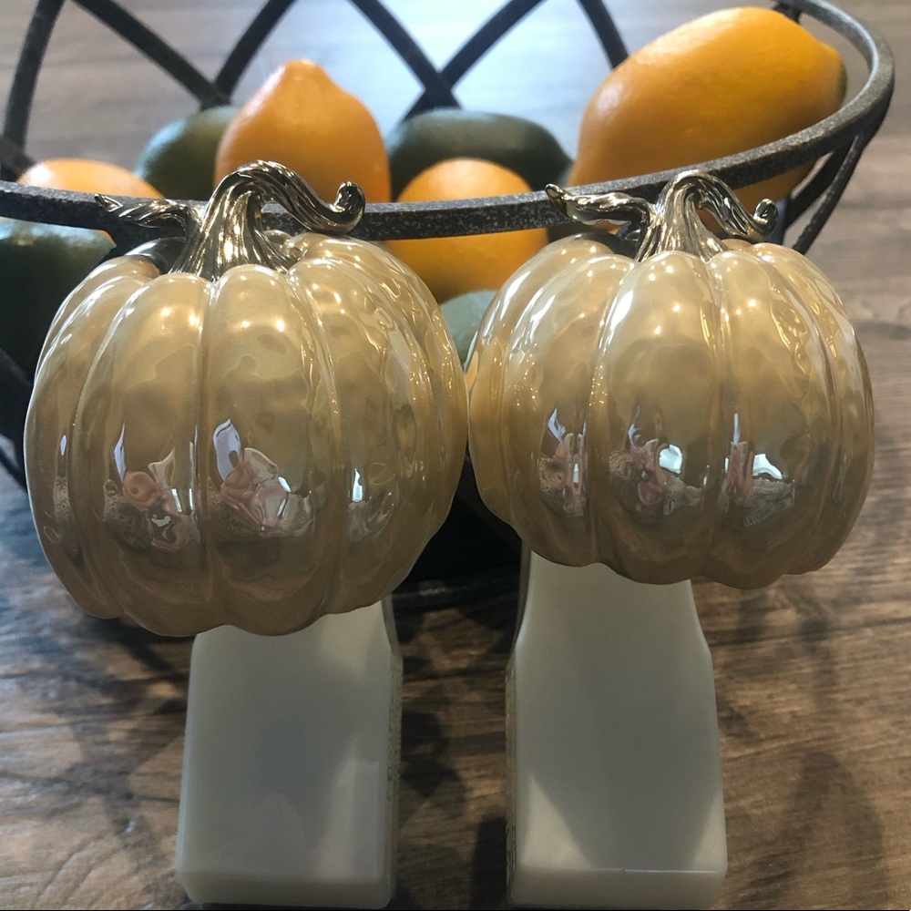 2 BATH & BODY WORKS PUMPKIN PLUGINS